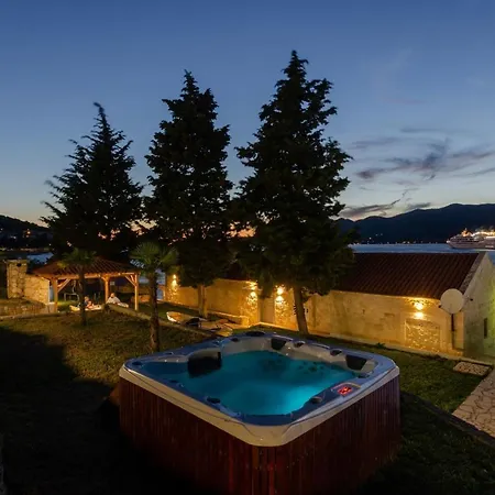 Seafront Gabriela On Island Korcula, Private Pool, Gym, Private Parking