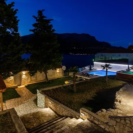 Seafront Gabriela On Island Korcula, Private Pool, Gym, Private Parking *