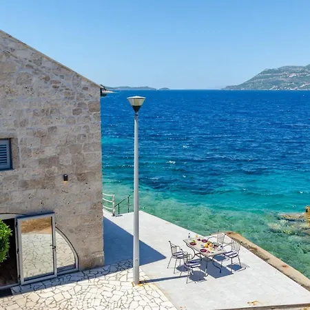 Vila Seafront Gabriela On Island Korcula, Private Pool, Gym, Private Parking *