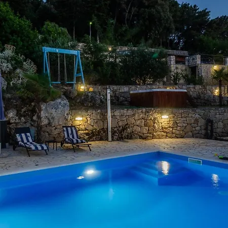 Seafront Gabriela On Island Korcula, Private Pool, Gym, Private Parking * Korčula